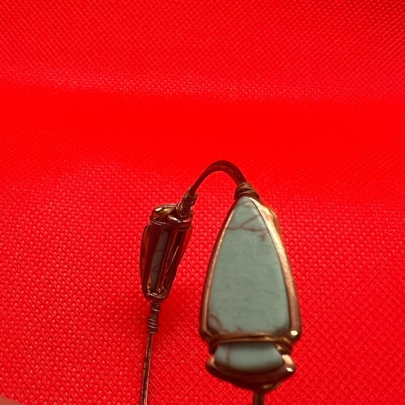 Vintage arrow head bracelet. Brass and turquoise costume bracelet - Picture 14 of 15